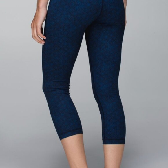 Lululemon Wunder Under Crop, Size 6 Sashico Star Inkwell Rugged Blue - Picture 2 of 8